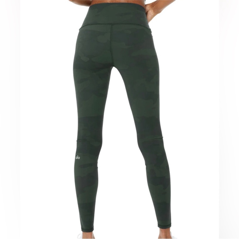 ALO YOGA CAMO LEGGINGS GREEN SIZE XS PANTS